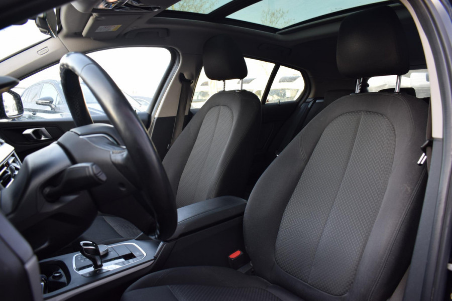 BMW 1-serie 118i Executive Edition | Pano | Apple CarPlay | LED | Virtual