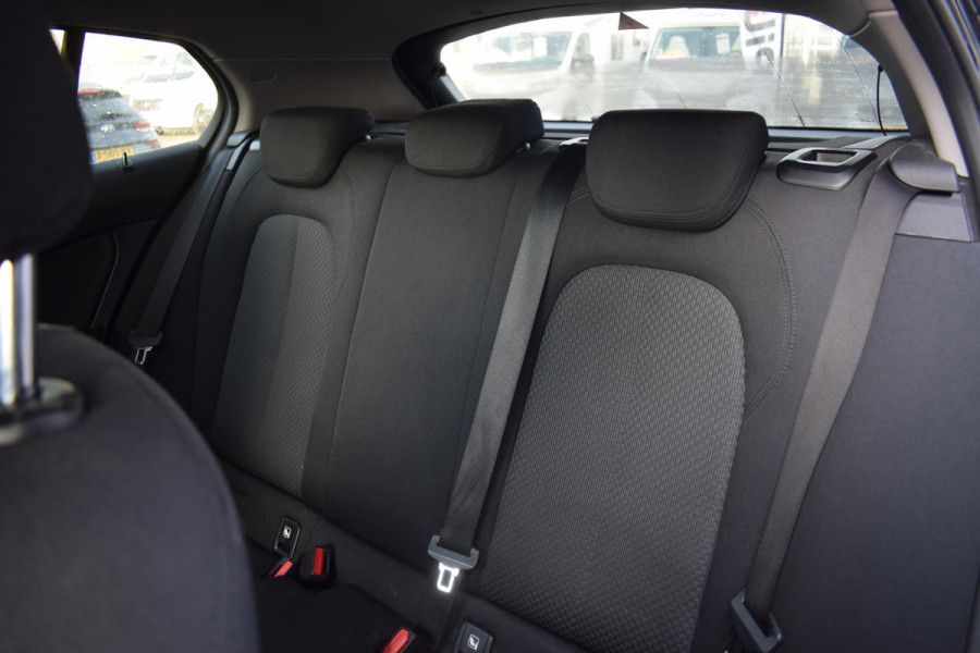 BMW 1-serie 118i Executive Edition | Pano | Apple CarPlay | LED | Virtual