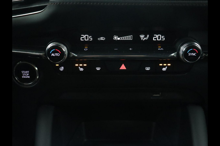 Mazda 3 2.0 e-SkyActiv-G Sportive | Head-Up | Stoelverwarming | Adaptive cruise | Camera | Carplay | Stuurverwarming | Navigatie | Climate control | Bluetooth | Parkeerhulp | Full LED