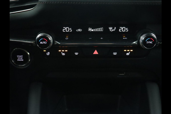 Mazda 3 2.0 e-SkyActiv-G Sportive | Head-Up | Stoelverwarming | Adaptive cruise | Camera | Carplay | Stuurverwarming | Navigatie | Climate control | Bluetooth | Parkeerhulp | Full LED