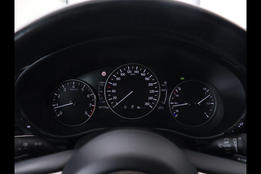 Mazda 3 2.0 e-SkyActiv-G Sportive | Head-Up | Stoelverwarming | Adaptive cruise | Camera | Carplay | Stuurverwarming | Navigatie | Climate control | Bluetooth | Parkeerhulp | Full LED