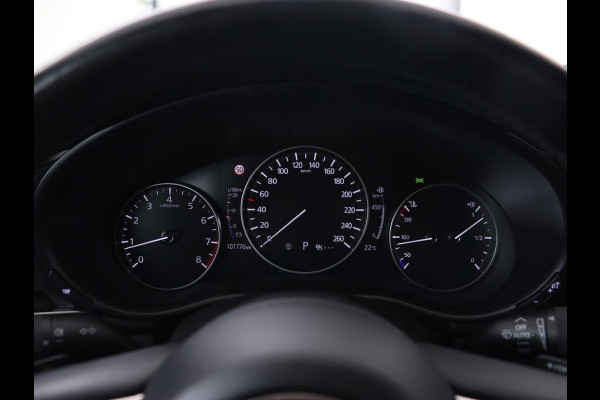 Mazda 3 2.0 e-SkyActiv-G Sportive | Head-Up | Stoelverwarming | Adaptive cruise | Camera | Carplay | Stuurverwarming | Navigatie | Climate control | Bluetooth | Parkeerhulp | Full LED