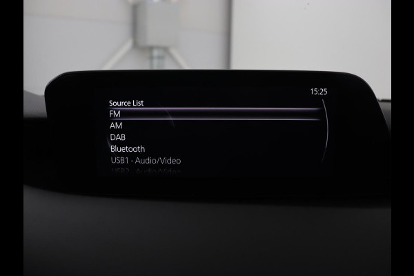 Mazda 3 2.0 e-SkyActiv-G Sportive | Head-Up | Stoelverwarming | Adaptive cruise | Camera | Carplay | Stuurverwarming | Navigatie | Climate control | Bluetooth | Parkeerhulp | Full LED