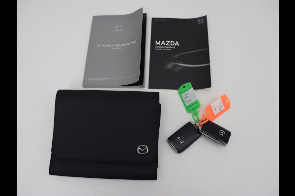 Mazda 3 2.0 e-SkyActiv-G Sportive | Head-Up | Stoelverwarming | Adaptive cruise | Camera | Carplay | Stuurverwarming | Navigatie | Climate control | Bluetooth | Parkeerhulp | Full LED