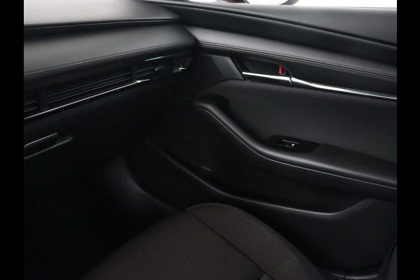 Mazda 3 2.0 e-SkyActiv-G Sportive | Head-Up | Stoelverwarming | Adaptive cruise | Camera | Carplay | Stuurverwarming | Navigatie | Climate control | Bluetooth | Parkeerhulp | Full LED
