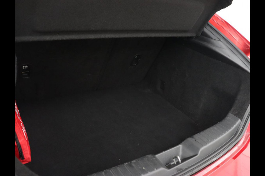 Mazda 3 2.0 e-SkyActiv-G Sportive | Head-Up | Stoelverwarming | Adaptive cruise | Camera | Carplay | Stuurverwarming | Navigatie | Climate control | Bluetooth | Parkeerhulp | Full LED