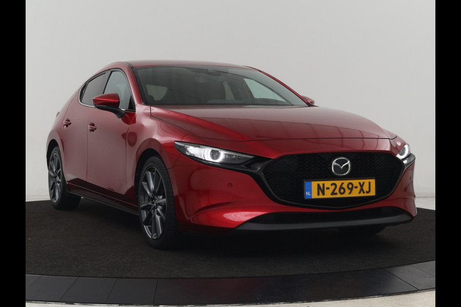 Mazda 3 2.0 e-SkyActiv-G Sportive | Head-Up | Stoelverwarming | Adaptive cruise | Camera | Carplay | Stuurverwarming | Navigatie | Climate control | Bluetooth | Parkeerhulp | Full LED