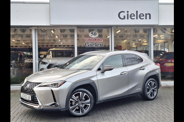 Lexus UX 250h Preference Line | Dodehoekherkenning, 18 inch, Stoel + Stuurverwarming, Parkeersensoren, Apple CarPlay/Android Auto
