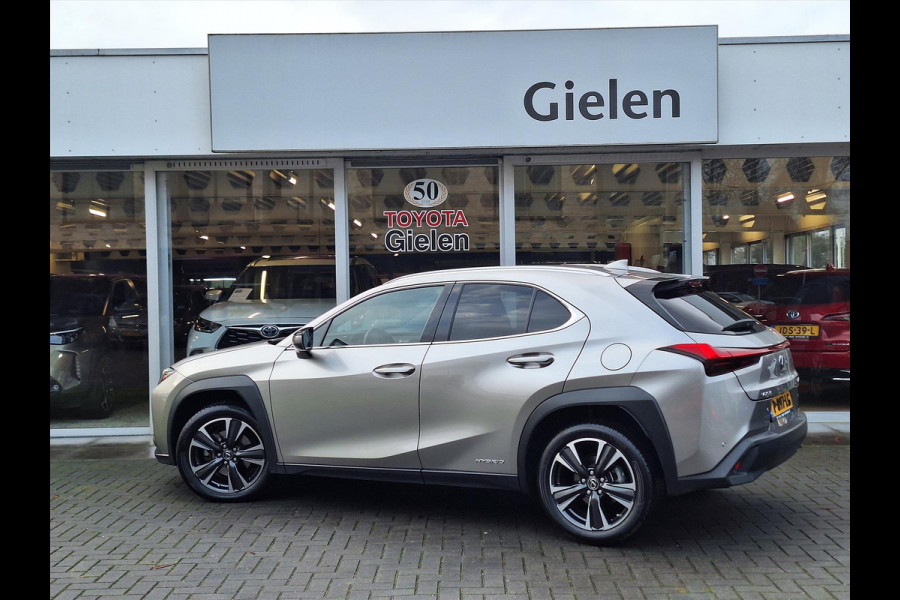 Lexus UX 250h Preference Line | Dodehoekherkenning, 18 inch, Stoel + Stuurverwarming, Parkeersensoren, Apple CarPlay/Android Auto