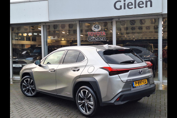 Lexus UX 250h Preference Line | Dodehoekherkenning, 18 inch, Stoel + Stuurverwarming, Parkeersensoren, Apple CarPlay/Android Auto