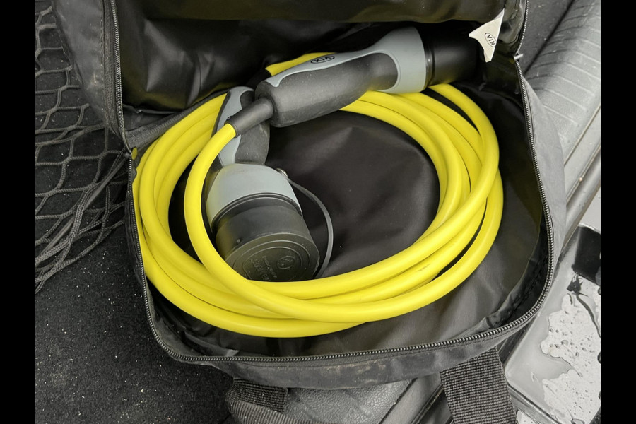Kia Niro 1.6 GDi PHEV ExecutiveLine Plug-in Hybride | Schuifdak | Leder | Elektrische Stoelen | Stoelventilatie & Verwarming | Stuurwielverwarming | JBL | Afn. Trekhaak | GOED ONDERHOUDEN | GELEVERD INCLUSIEF 12 MND BOVAG GARANTIE |