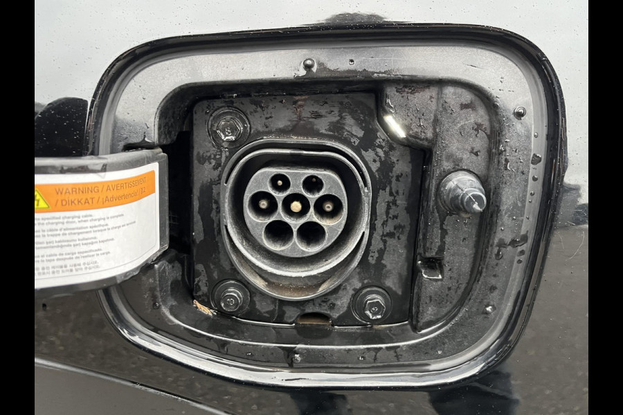 Kia Niro 1.6 GDi PHEV ExecutiveLine Plug-in Hybride | Schuifdak | Leder | Elektrische Stoelen | Stoelventilatie & Verwarming | Stuurwielverwarming | JBL | Afn. Trekhaak | GOED ONDERHOUDEN | GELEVERD INCLUSIEF 12 MND BOVAG GARANTIE |