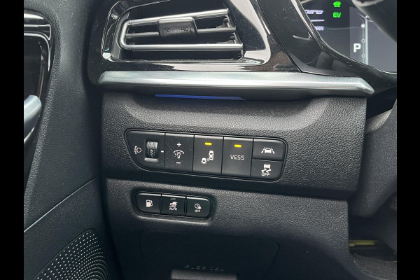 Kia Niro 1.6 GDi PHEV ExecutiveLine Plug-in Hybride | Schuifdak | Leder | Elektrische Stoelen | Stoelventilatie & Verwarming | Stuurwielverwarming | JBL | Afn. Trekhaak | GOED ONDERHOUDEN | GELEVERD INCLUSIEF 12 MND BOVAG GARANTIE |