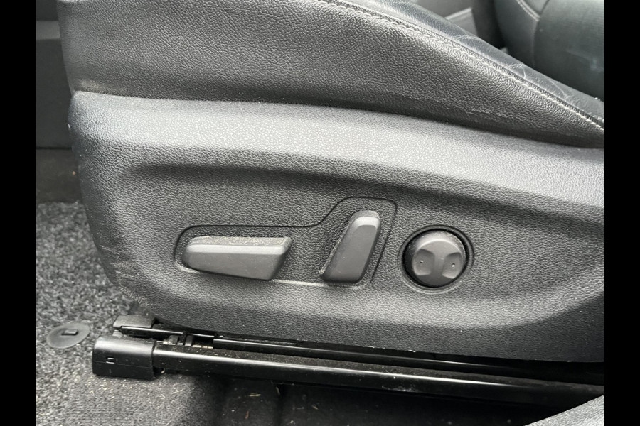 Kia Niro 1.6 GDi PHEV ExecutiveLine Plug-in Hybride | Schuifdak | Leder | Elektrische Stoelen | Stoelventilatie & Verwarming | Stuurwielverwarming | JBL | Afn. Trekhaak | GOED ONDERHOUDEN | GELEVERD INCLUSIEF 12 MND BOVAG GARANTIE |