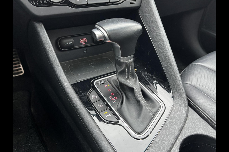 Kia Niro 1.6 GDi PHEV ExecutiveLine Plug-in Hybride | Schuifdak | Leder | Elektrische Stoelen | Stoelventilatie & Verwarming | Stuurwielverwarming | JBL | Afn. Trekhaak | GOED ONDERHOUDEN | GELEVERD INCLUSIEF 12 MND BOVAG GARANTIE |