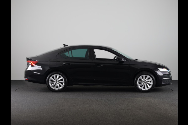 Škoda Octavia Business Edition 1.5 TSI M-HEV 115pk DSG 115pk DSG | Private lease vanaf 731,-- | Parkeercamera | 17 inch Lichtmetalen velgen |  Verwarmbare voorstoelen | 13 inch display | Adaptieve Cruise Control