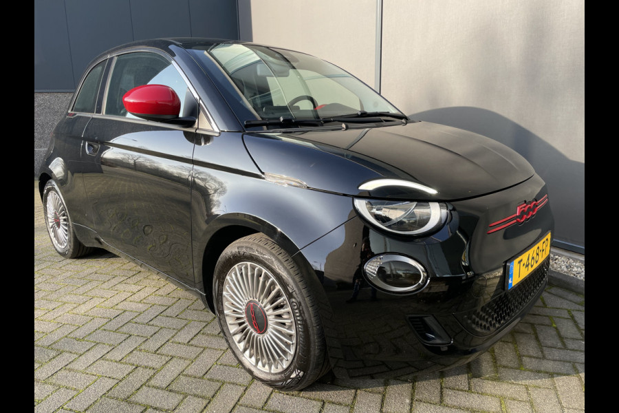 Fiat 500 RED 42 kWh Airco - Achteruitrijcamera - Apple carplay - Cruise control - Parkeersensor achter - Navigatiesysteem full map - Bluetooth - Centrale vergrendeling - Elektrische ramen voor - Keyless start -  Stuur multifunctioneel