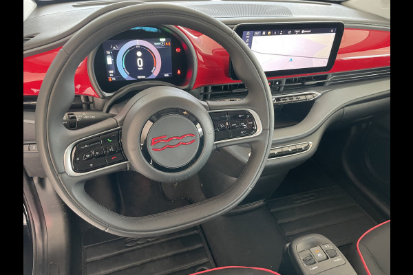 Fiat 500 RED 42 kWh Airco - Achteruitrijcamera - Apple carplay - Cruise control - Parkeersensor achter - Navigatiesysteem full map - Bluetooth - Centrale vergrendeling - Elektrische ramen voor - Keyless start -  Stuur multifunctioneel