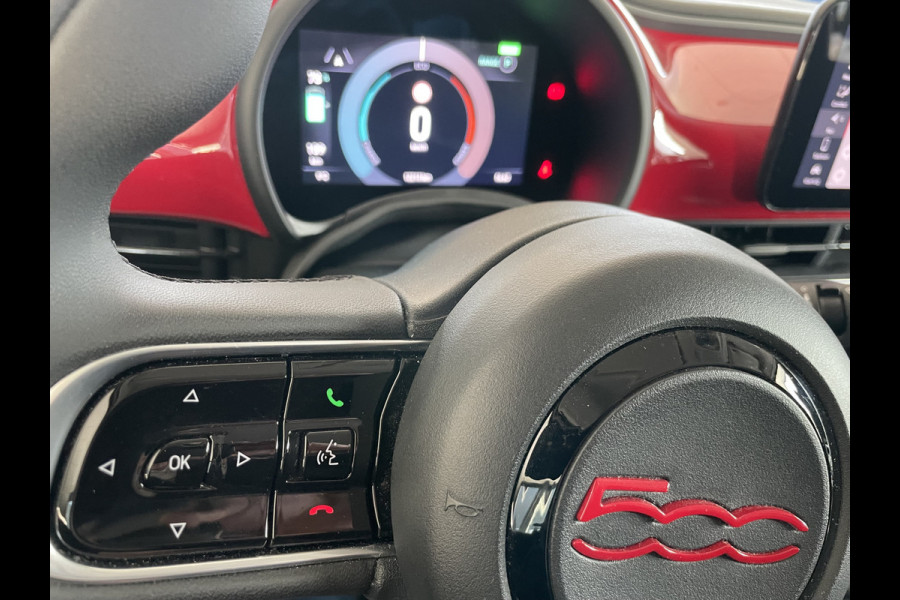 Fiat 500 RED 42 kWh Airco - Achteruitrijcamera - Apple carplay - Cruise control - Parkeersensor achter - Navigatiesysteem full map - Bluetooth - Centrale vergrendeling - Elektrische ramen voor - Keyless start -  Stuur multifunctioneel