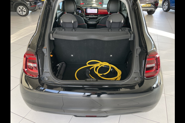 Fiat 500 RED 42 kWh Airco - Achteruitrijcamera - Apple carplay - Cruise control - Parkeersensor achter - Navigatiesysteem full map - Bluetooth - Centrale vergrendeling - Elektrische ramen voor - Keyless start -  Stuur multifunctioneel
