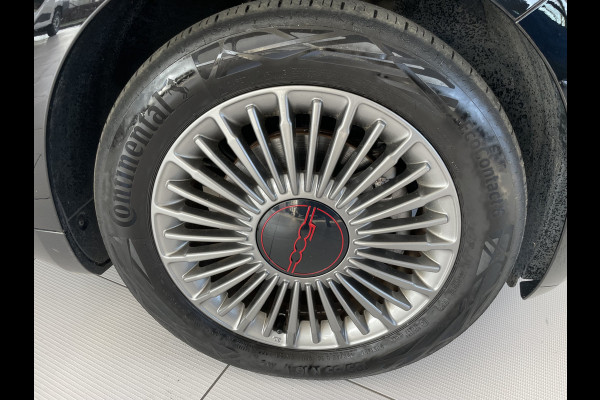 Fiat 500 RED 42 kWh Airco - Achteruitrijcamera - Apple carplay - Cruise control - Parkeersensor achter - Navigatiesysteem full map - Bluetooth - Centrale vergrendeling - Elektrische ramen voor - Keyless start -  Stuur multifunctioneel