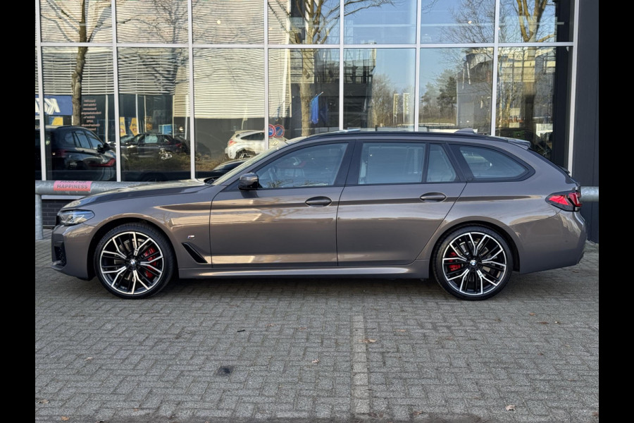 BMW 5 Serie Touring 530i xDrive High Executive M Sport Pakket Automaat / Panoramadak / Trekhaak / Integrale Actieve Besturing / Stoelventilatie / Driving Assistant Professional / Bowers & Wilkins / Laserlight / M Sportremsysteem / Soft Close