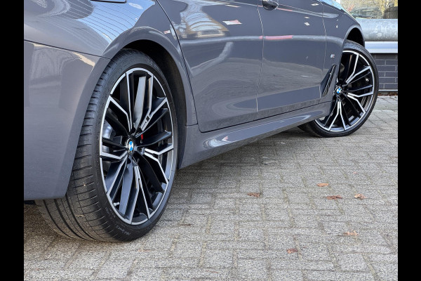 BMW 5 Serie Touring 530i xDrive High Executive M Sport Pakket Automaat / Panoramadak / Trekhaak / Integrale Actieve Besturing / Stoelventilatie / Driving Assistant Professional / Bowers & Wilkins / Laserlight / M Sportremsysteem / Soft Close
