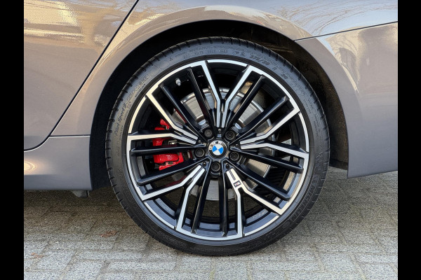 BMW 5 Serie Touring 530i xDrive High Executive M Sport Pakket Automaat / Panoramadak / Trekhaak / Integrale Actieve Besturing / Stoelventilatie / Driving Assistant Professional / Bowers & Wilkins / Laserlight / M Sportremsysteem / Soft Close