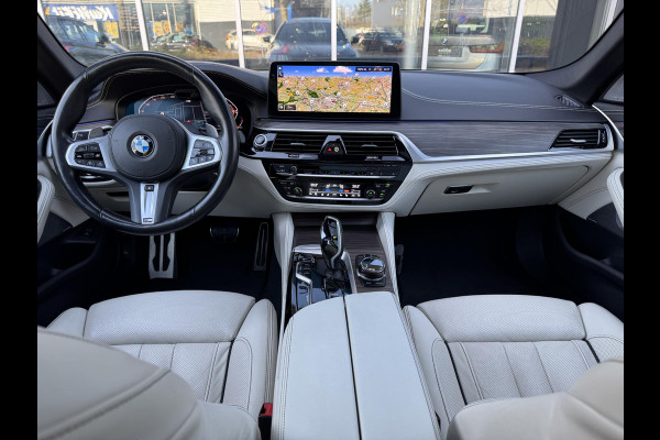 BMW 5 Serie Touring 530i xDrive High Executive M Sport Pakket Automaat / Panoramadak / Trekhaak / Integrale Actieve Besturing / Stoelventilatie / Driving Assistant Professional / Bowers & Wilkins / Laserlight / M Sportremsysteem / Soft Close
