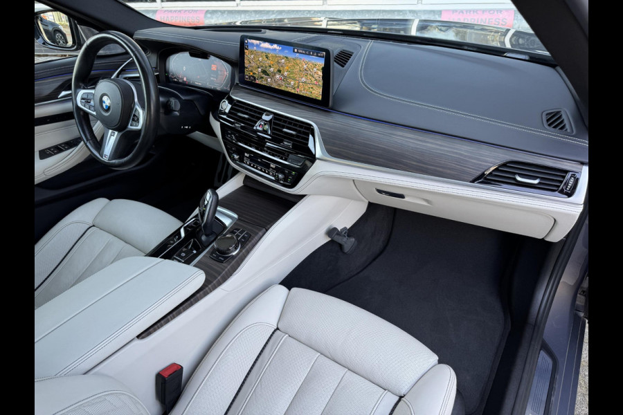 BMW 5 Serie Touring 530i xDrive High Executive M Sport Pakket Automaat / Panoramadak / Trekhaak / Integrale Actieve Besturing / Stoelventilatie / Driving Assistant Professional / Bowers & Wilkins / Laserlight / M Sportremsysteem / Soft Close