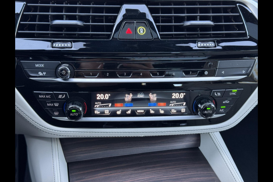 BMW 5 Serie Touring 530i xDrive High Executive M Sport Pakket Automaat / Panoramadak / Trekhaak / Integrale Actieve Besturing / Stoelventilatie / Driving Assistant Professional / Bowers & Wilkins / Laserlight / M Sportremsysteem / Soft Close