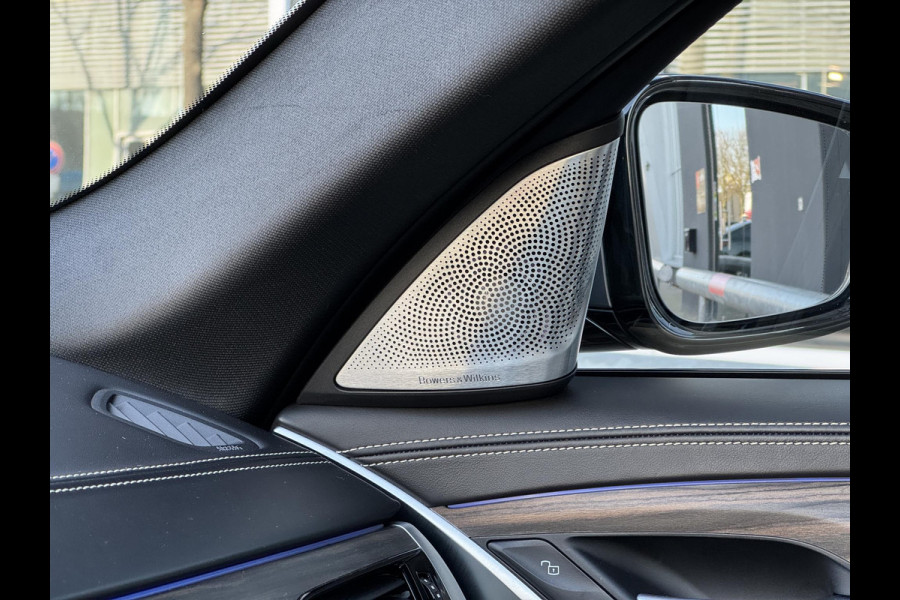 BMW 5 Serie Touring 530i xDrive High Executive M Sport Pakket Automaat / Panoramadak / Trekhaak / Integrale Actieve Besturing / Stoelventilatie / Driving Assistant Professional / Bowers & Wilkins / Laserlight / M Sportremsysteem / Soft Close