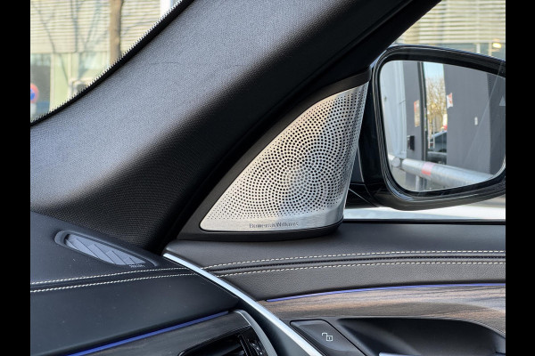 BMW 5 Serie Touring 530i xDrive High Executive M Sport Pakket Automaat / Panoramadak / Trekhaak / Integrale Actieve Besturing / Stoelventilatie / Driving Assistant Professional / Bowers & Wilkins / Laserlight / M Sportremsysteem / Soft Close