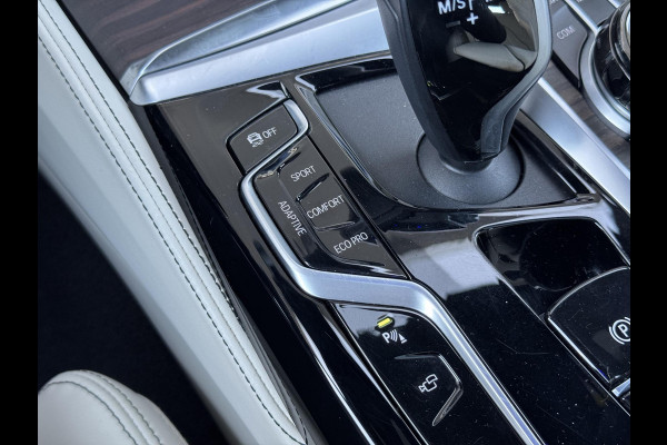 BMW 5 Serie Touring 530i xDrive High Executive M Sport Pakket Automaat / Panoramadak / Trekhaak / Integrale Actieve Besturing / Stoelventilatie / Driving Assistant Professional / Bowers & Wilkins / Laserlight / M Sportremsysteem / Soft Close