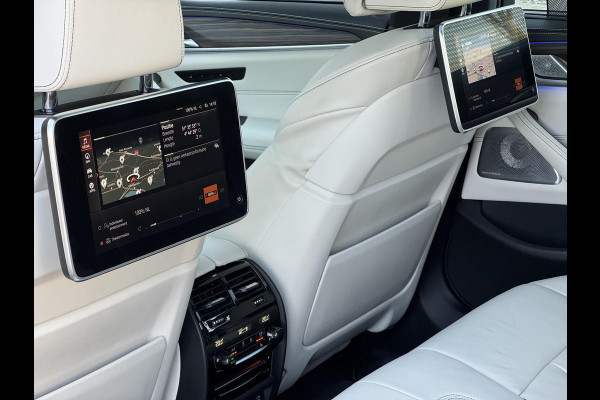 BMW 5 Serie Touring 530i xDrive High Executive M Sport Pakket Automaat / Panoramadak / Trekhaak / Integrale Actieve Besturing / Stoelventilatie / Driving Assistant Professional / Bowers & Wilkins / Laserlight / M Sportremsysteem / Soft Close
