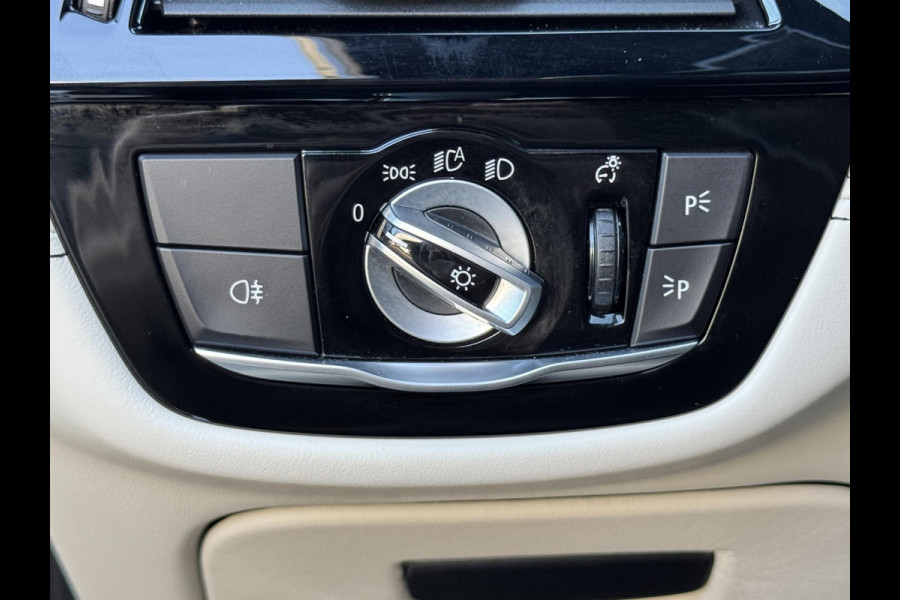 BMW 5 Serie Touring 530i xDrive High Executive M Sport Pakket Automaat / Panoramadak / Trekhaak / Integrale Actieve Besturing / Stoelventilatie / Driving Assistant Professional / Bowers & Wilkins / Laserlight / M Sportremsysteem / Soft Close