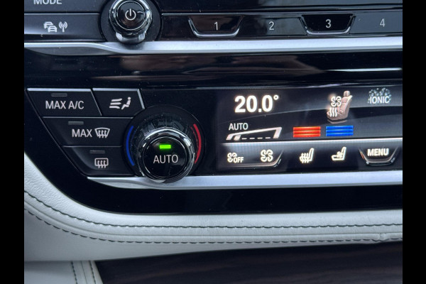 BMW 5 Serie Touring 530i xDrive High Executive M Sport Pakket Automaat / Panoramadak / Trekhaak / Integrale Actieve Besturing / Stoelventilatie / Driving Assistant Professional / Bowers & Wilkins / Laserlight / M Sportremsysteem / Soft Close