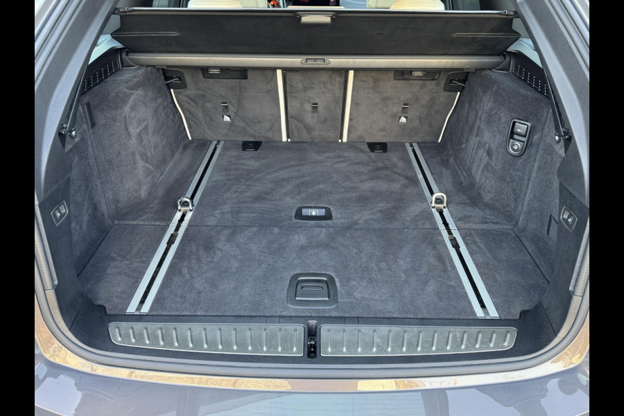 BMW 5 Serie Touring 530i xDrive High Executive M Sport Pakket Automaat / Panoramadak / Trekhaak / Integrale Actieve Besturing / Stoelventilatie / Driving Assistant Professional / Bowers & Wilkins / Laserlight / M Sportremsysteem / Soft Close