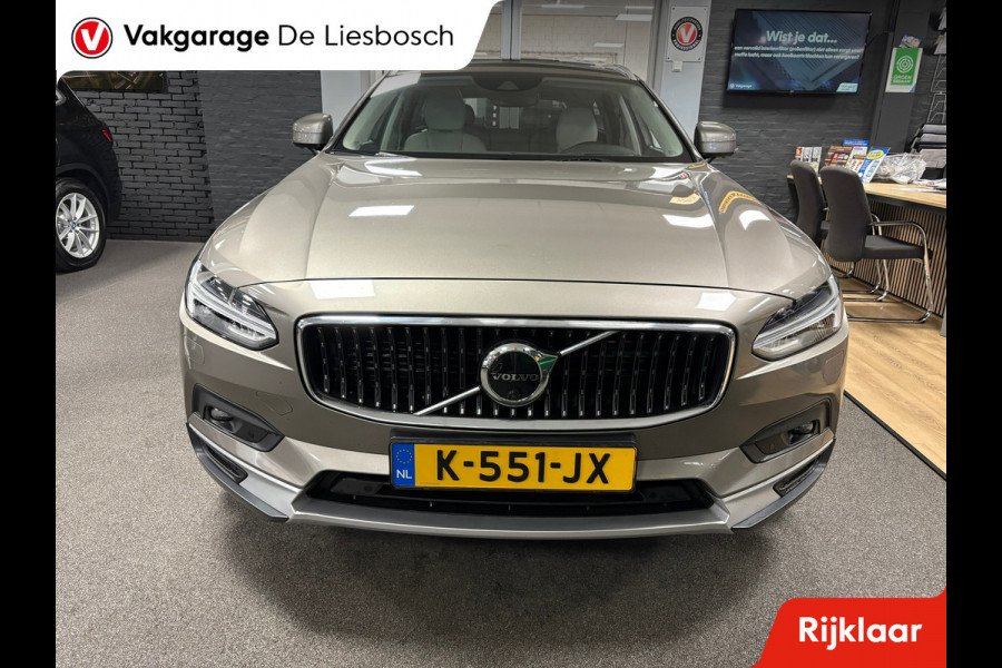 Volvo V90 Cross Country 2.0 B6 AWD Pro / Leder / Panoramadak / head-up / stoel en stuur verwarming / trekhaak