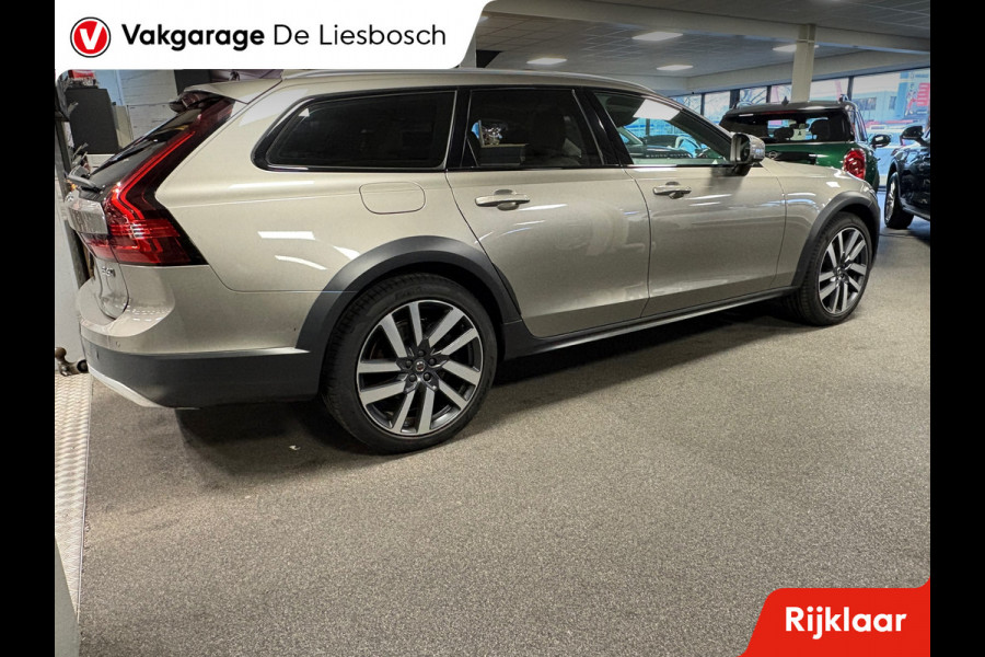 Volvo V90 Cross Country 2.0 B6 AWD Pro / Leder / Panoramadak / head-up / stoel en stuur verwarming / trekhaak