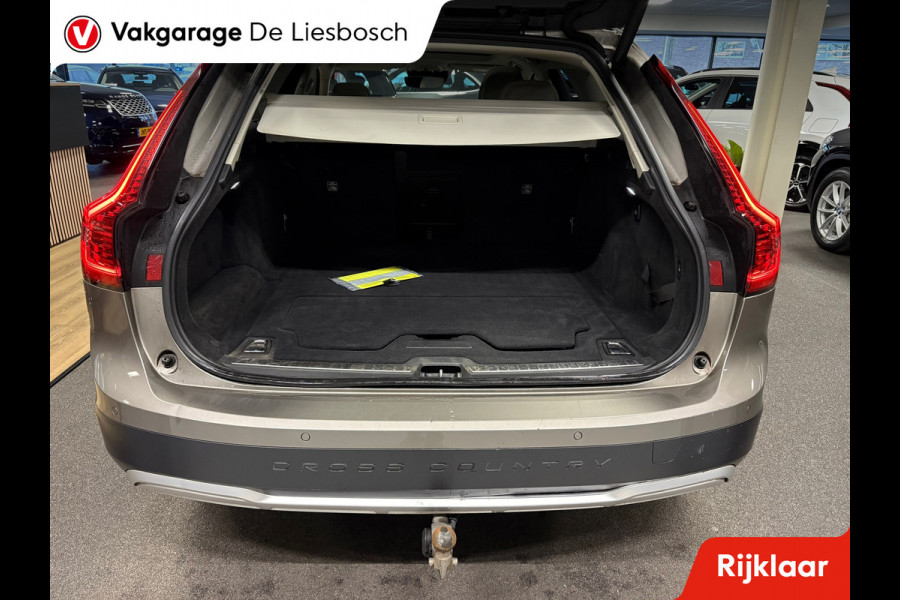 Volvo V90 Cross Country 2.0 B6 AWD Pro / Leder / Panoramadak / head-up / stoel en stuur verwarming / trekhaak