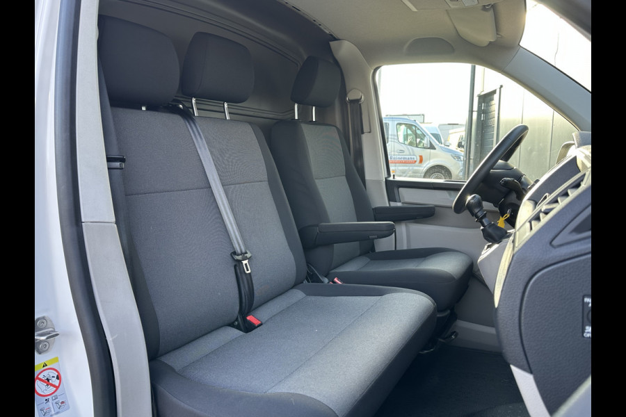 Volkswagen Transporter 2.0 TDI 102 PK / L2H1 / UNIEK 29.774 KM !! / 1e EIGENAAR / TREKHAAK / AIRCO / 3 ZITS