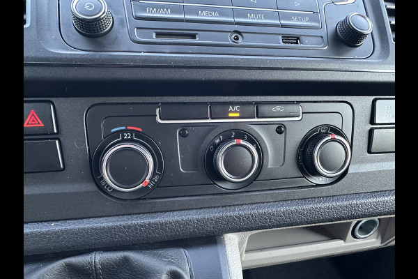 Volkswagen Transporter 2.0 TDI 102 PK / L2H1 / UNIEK 29.774 KM !! / 1e EIGENAAR / TREKHAAK / AIRCO / 3 ZITS