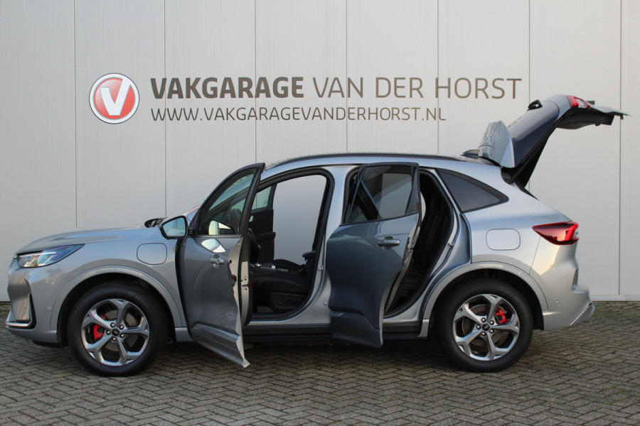 Ford Kuga 2.5-243pk PHEV ST-Line X. Van €. 54.937,- voor €. 43.735,- Trekgewicht van 2.100kg ! Elektr. panodak., elektr. trekhaak, stoel-, stuur- en voorraamverw., 360gr. Camera, HUD, AppleCarplay/Androidauto, Elektr. verstelb. comfortstoelen, LED verl.