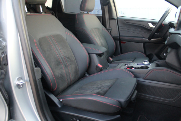 Ford Kuga 2.5-243pk PHEV ST-Line X. Van €. 54.937,- voor €. 43.735,- Trekgewicht van 2.100kg ! Elektr. panodak., elektr. trekhaak, stoel-, stuur- en voorraamverw., 360gr. Camera, HUD, AppleCarplay/Androidauto, Elektr. verstelb. comfortstoelen, LED verl.