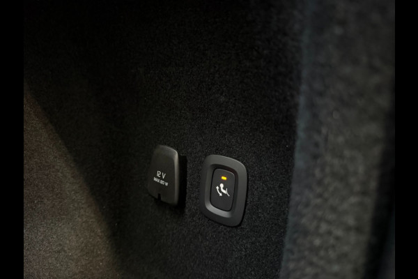 Volvo V60 B4 211pkplus darkPanoramatrekhaakleerharman kardonThunder Grey Bovag garantie 360 camera