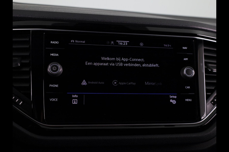 Volkswagen T-Roc 1.5 TSI Sport 150 PK | Automaat (DSG) | Black style | Camera | Digitaal dashboard | 18 Inch