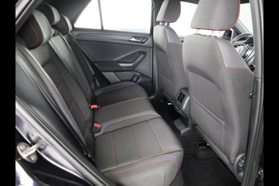 Volkswagen T-Roc 1.5 TSI Sport 150 PK | Automaat (DSG) | Black style | Camera | Digitaal dashboard | 18 Inch
