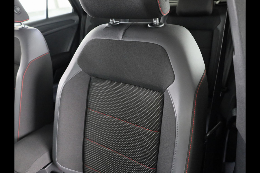 Volkswagen T-Roc 1.5 TSI Sport 150 PK | Automaat (DSG) | Black style | Camera | Digitaal dashboard | 18 Inch