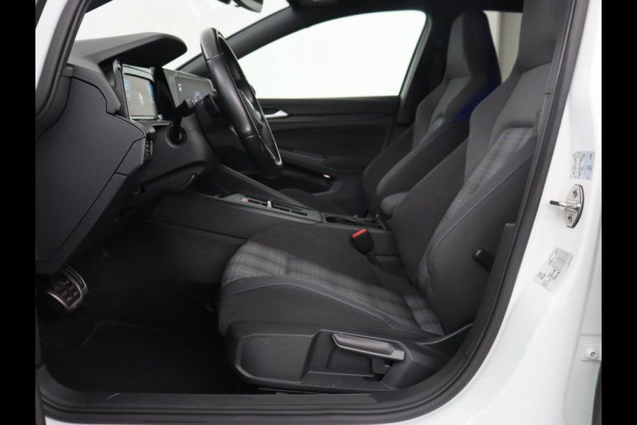 Volkswagen Golf 1.4 eHybrid GTE | Stoelverwarming | Adaptive cruise | Carplay | Navigatie | Parkeerhulp | Full LED | Sfeerverlichting | Climate control | PHEV | Plug In